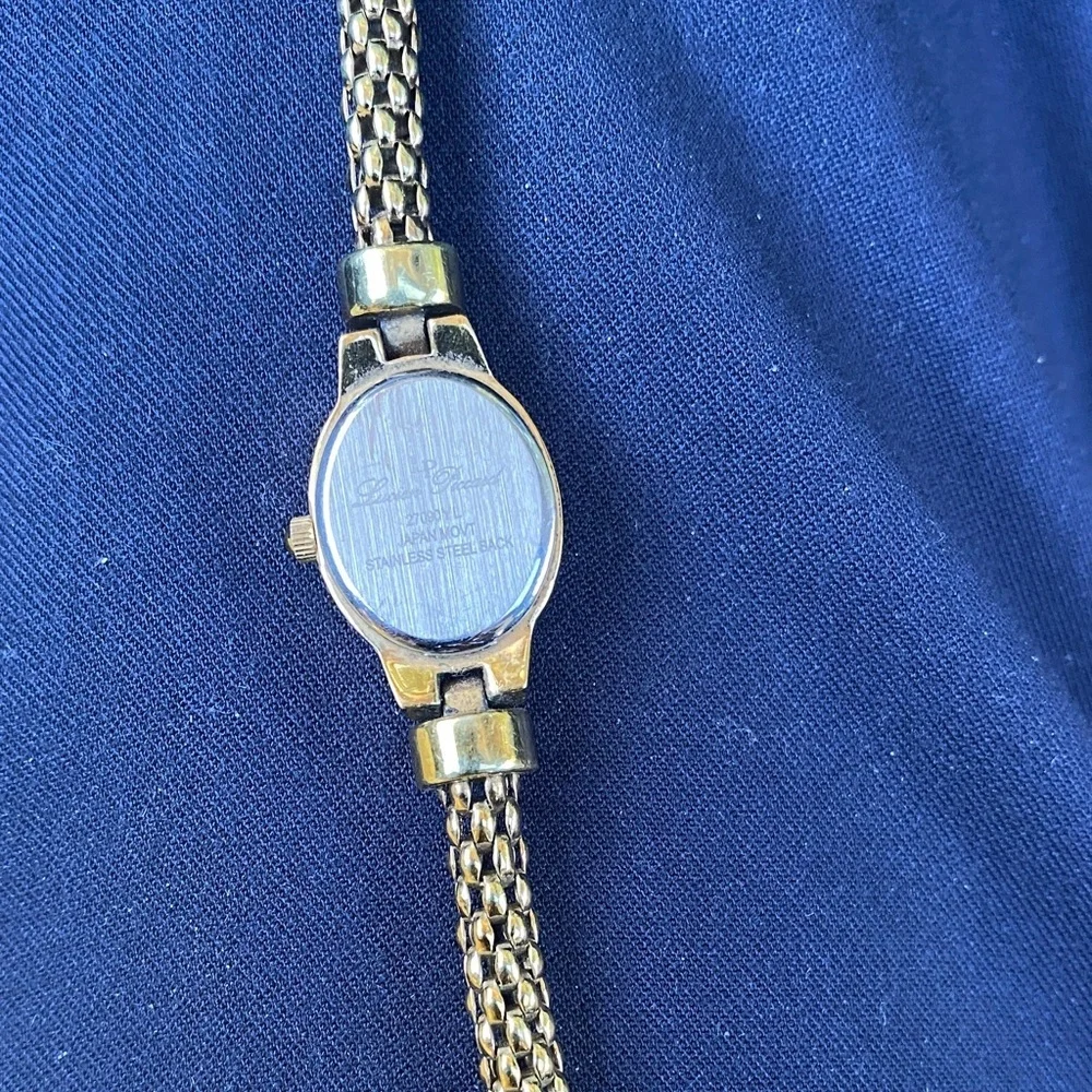 Luxurious Gold Women's Quartz Watch